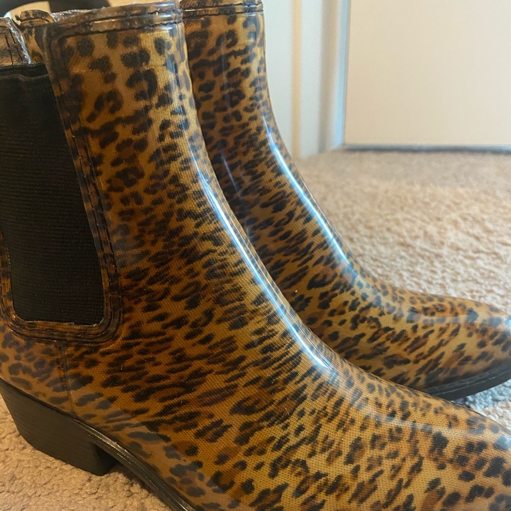 COPY - Jeffrey Campbell Rainy Leopard Storm Boots size 6 Narrow